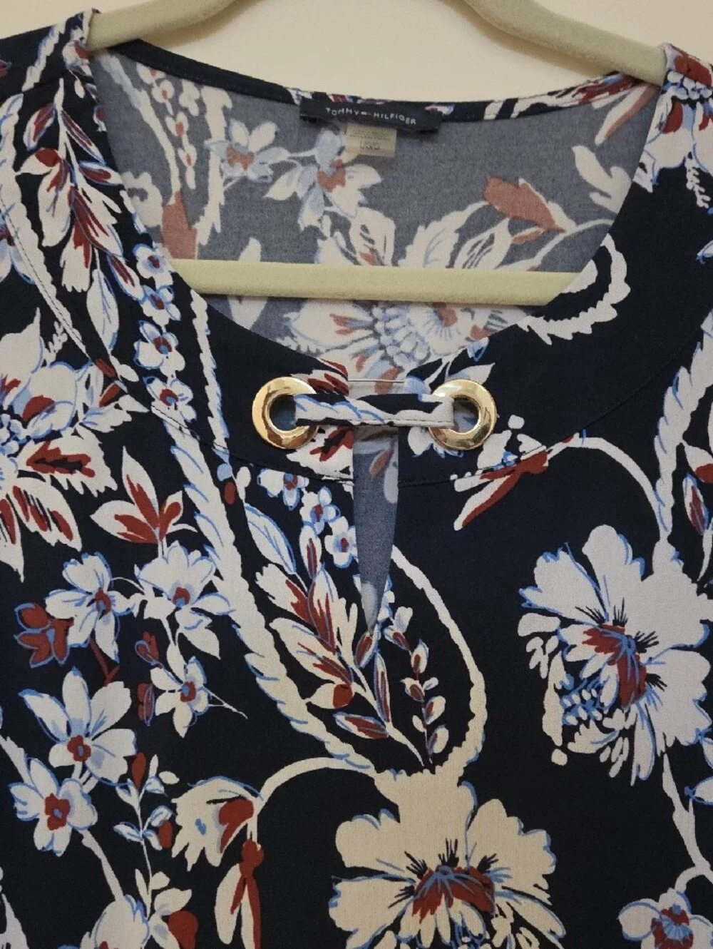 Tommy Hilfiger Navy Floral Sleeveless Shell with Gold Grommet - Picture 2 of 2